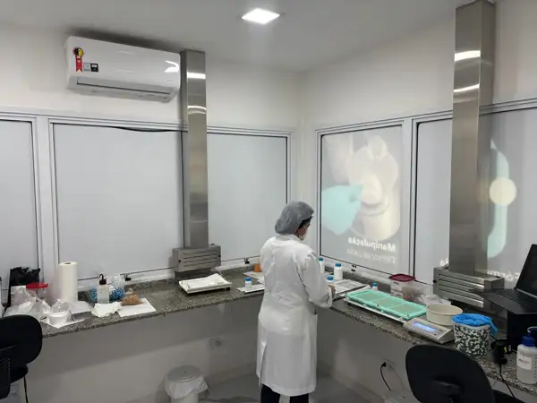 Fachada da Farmácia de Manipulação Fórmula e Vida em Barueri, especializada em fórmulas personalizadas e produtos sob prescrição.