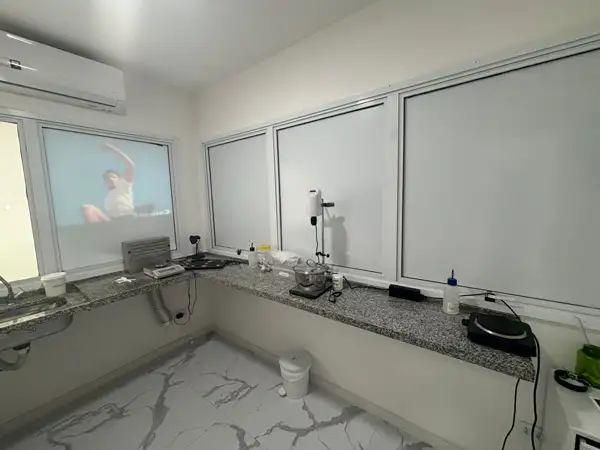 Fachada da Farmácia de Manipulação Fórmula e Vida em Barueri, especializada em fórmulas personalizadas e produtos sob prescrição.